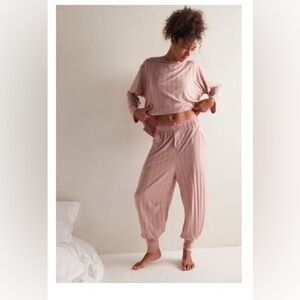 Free people everyday feeling pullover and jogger set XS/S dusty Himalayan color